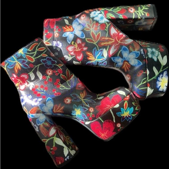 NEW Boots - Picture 1 of 2